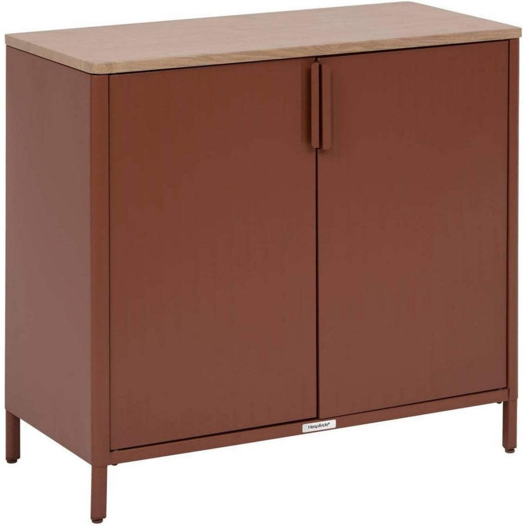 Das Sideboard zeigt sich in Braun
