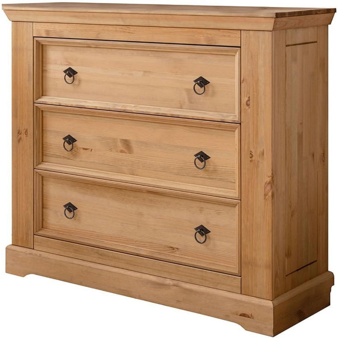 Metallgriffe und Schubladen an dem Sideboard