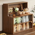 Schiebetueren und Glastueren an dem Sideboard