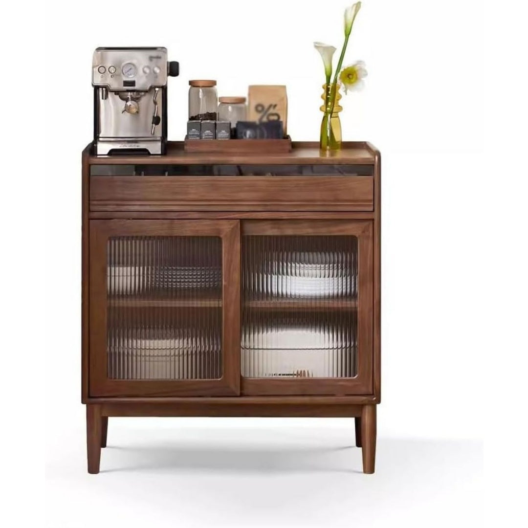 Die Gestaltung von dem Sideboard wird durch Massivholz gepraegt in Schwarz und Nussbaumbraun