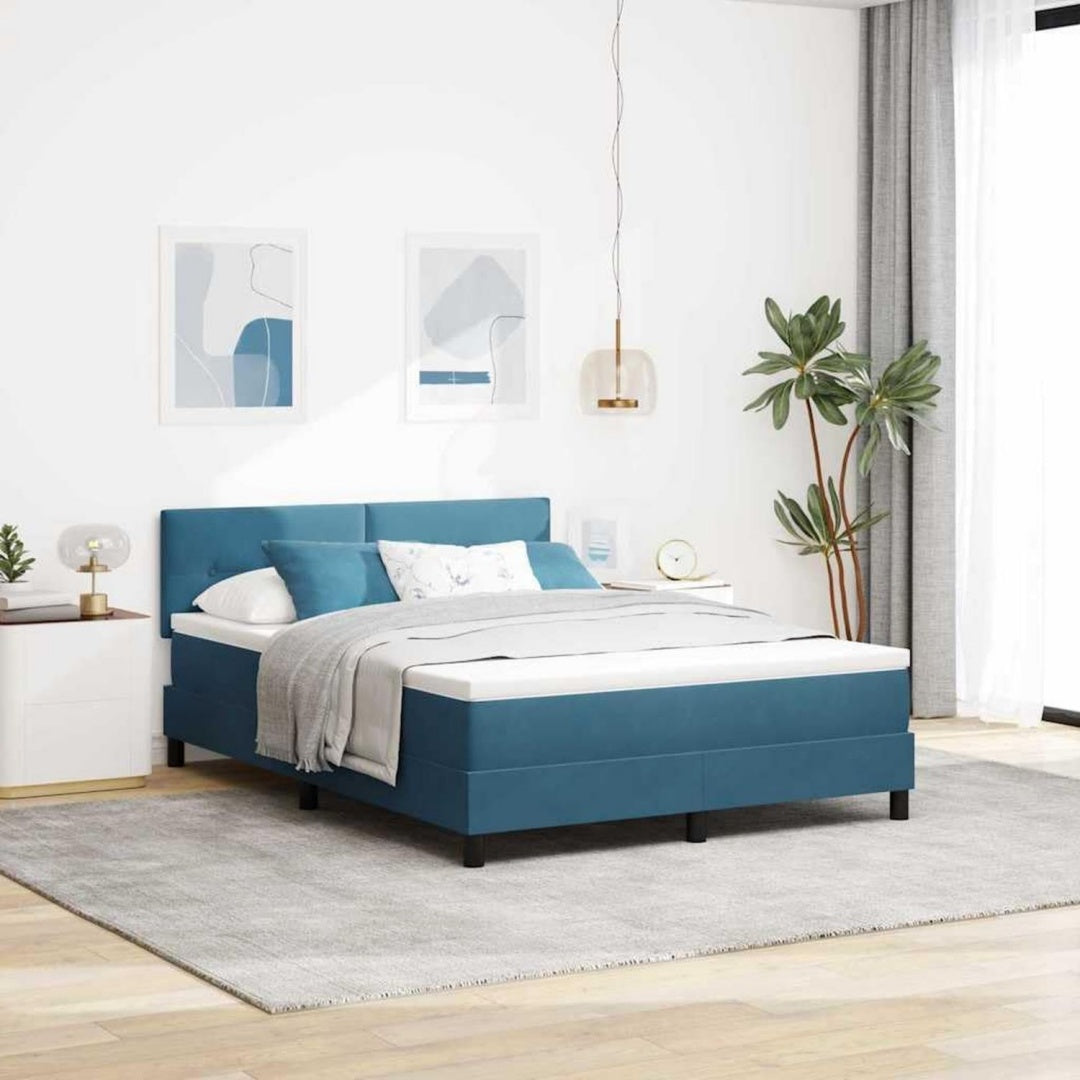 Das Boxspringbett misst 140 x 200 cm