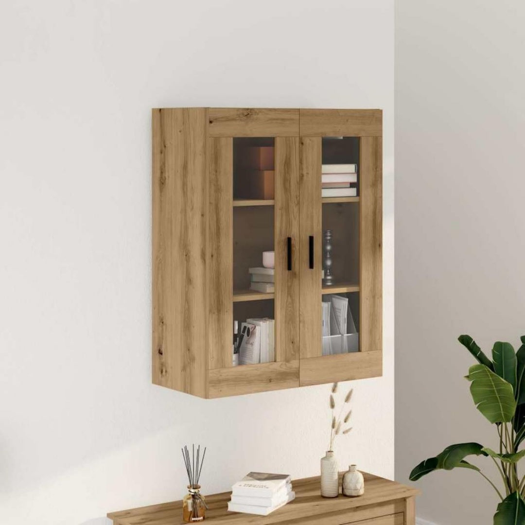 Glastueren und geschlossenen Stauraum an dem Wandschrank