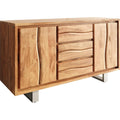 Das Sideboard nimmt mit 147 cm Gestalt an