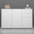 Matte Oberflaechen und 2 Schubladen an dem Sideboard