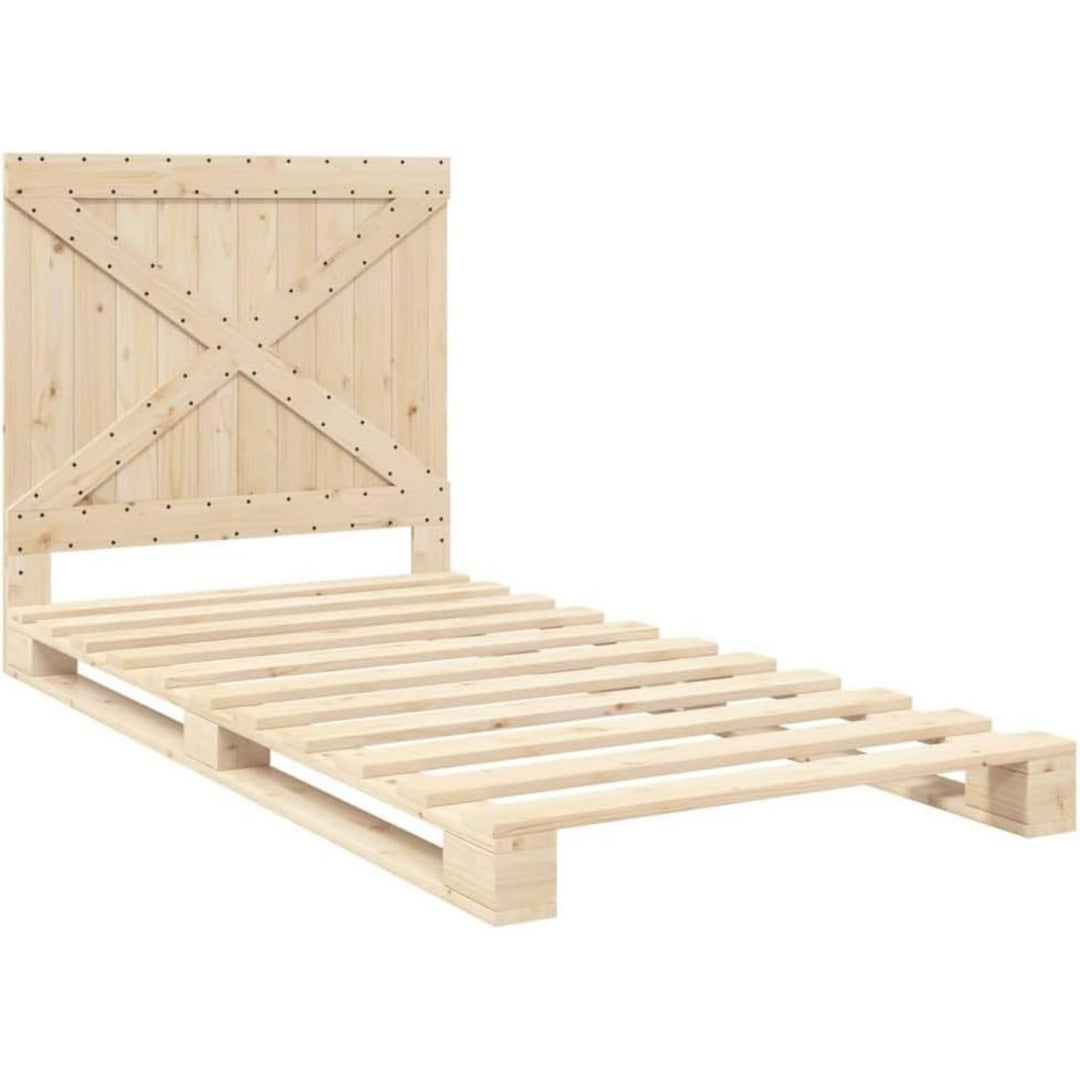 Die Gestaltung von dem Bettgestell wird durch Massivholz gepraegt mit den Massen 100 x 200 cm