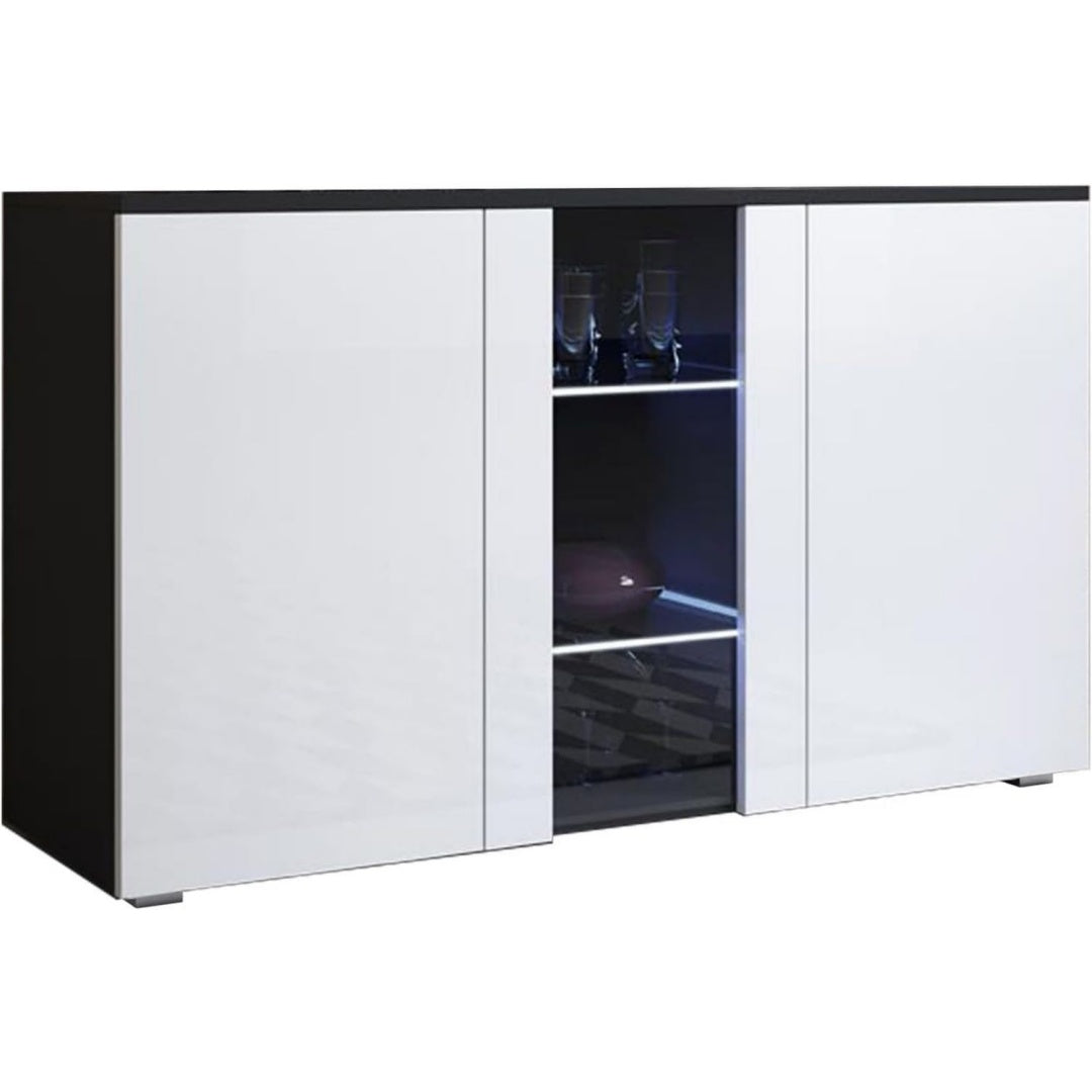 Glaenzende Oberflaechen und 3 Tueren an dem Sideboard