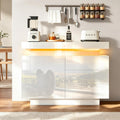 Sideboard mit LED Beleuchtung, grifflosen Fronten und glaenzenden Oberflaechen