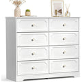 Weiss bestimmt die Farbgebung von dem Sideboard